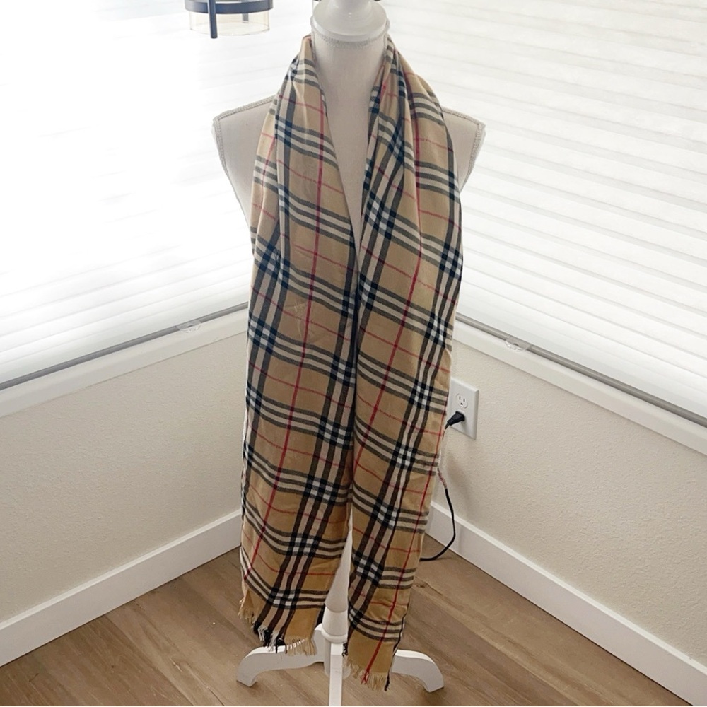 BURBERRY Authentic Scarf - Picture 4 of 11